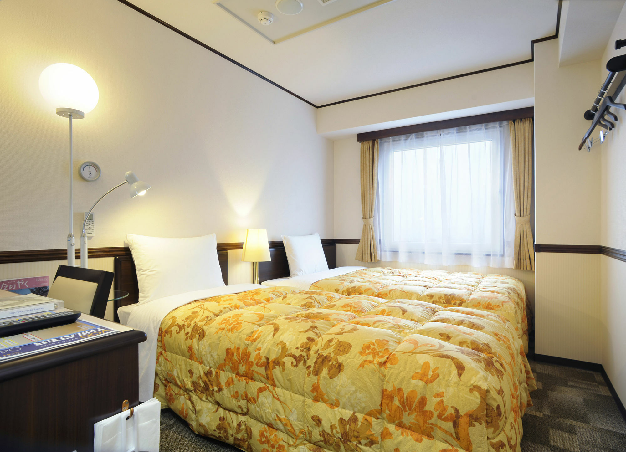 Toyoko Inn Okinawa Naha Kokusai-Dori Miebashi-Eki Exterior photo