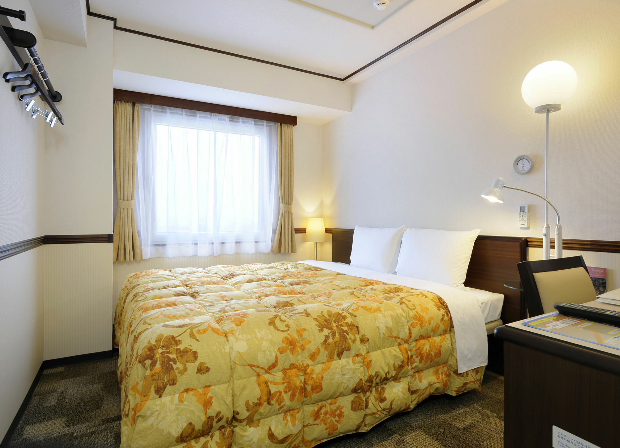 Toyoko Inn Okinawa Naha Kokusai-Dori Miebashi-Eki Exterior photo